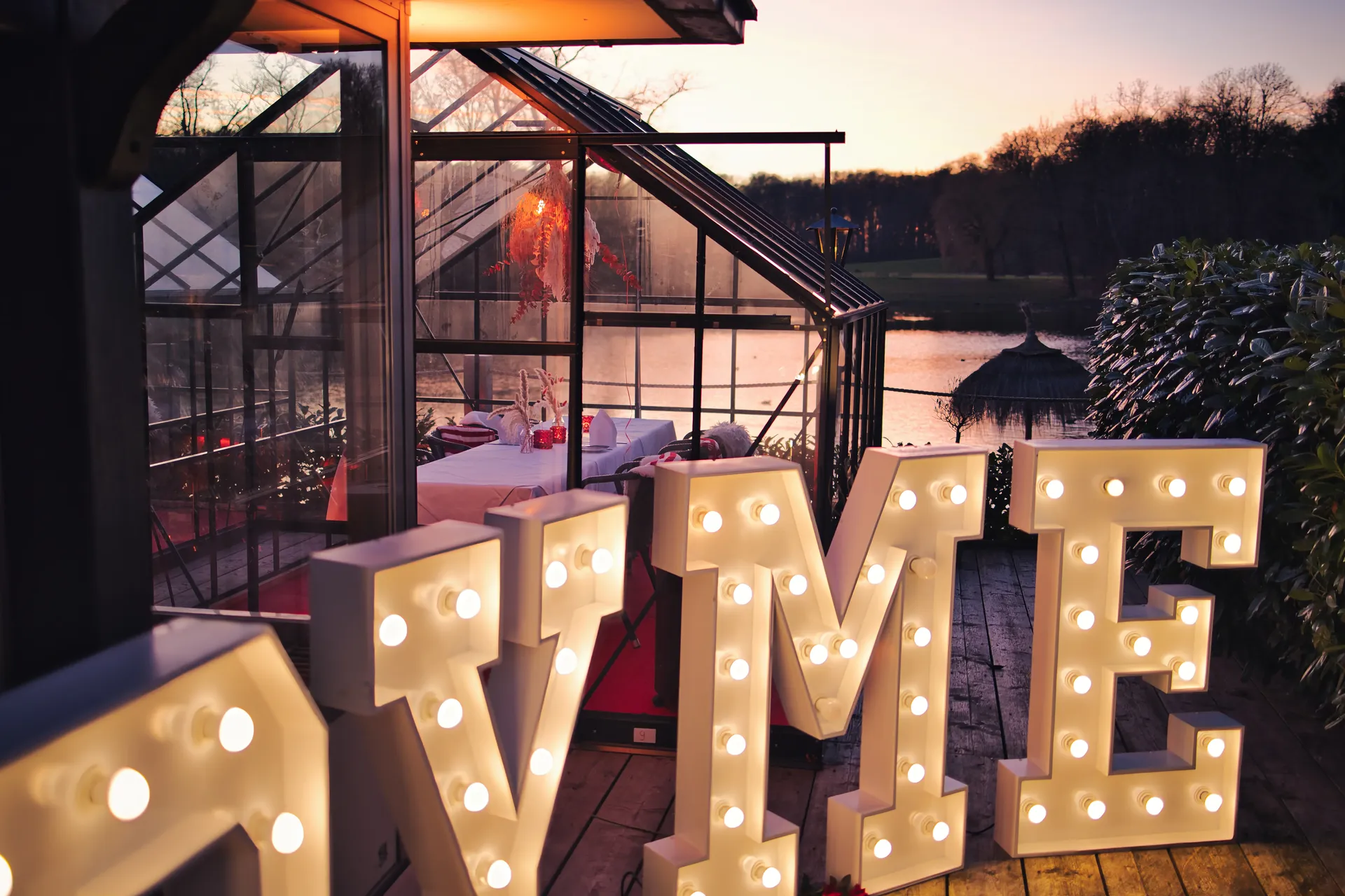 Heiratsantrag mit Marry Me Letter